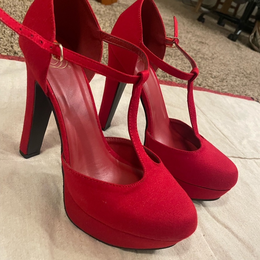 Red Mary Jane’s (Size: 8.5-9)